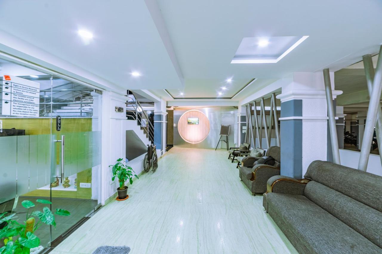 Hotel Athome , Whitefields, Kondapur Hyderabad Exterior foto