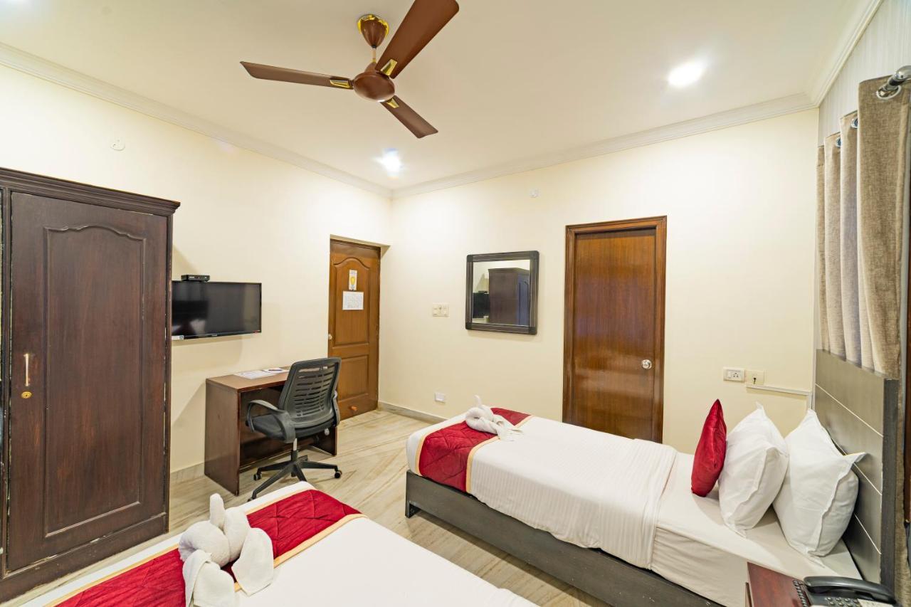 Hotel Athome , Whitefields, Kondapur Hyderabad Exterior foto